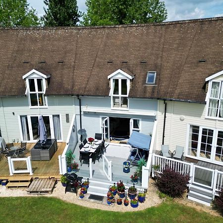 Luxury Kingfisher Lodge, Isis Lake, Within The Cotswold Waterpark Cirencester Exterior foto