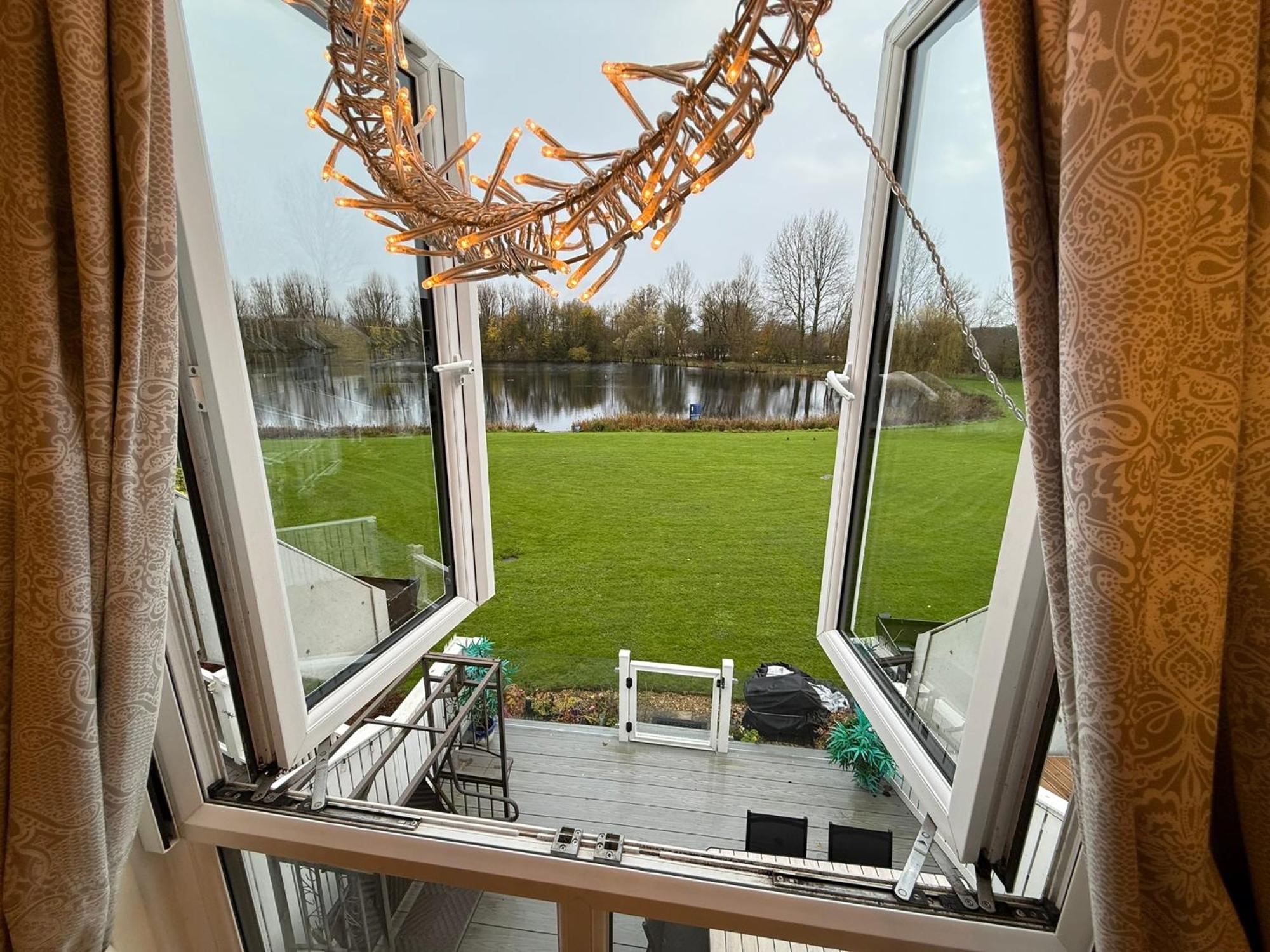 Luxury Kingfisher Lodge, Isis Lake, Within The Cotswold Waterpark Cirencester Exterior foto