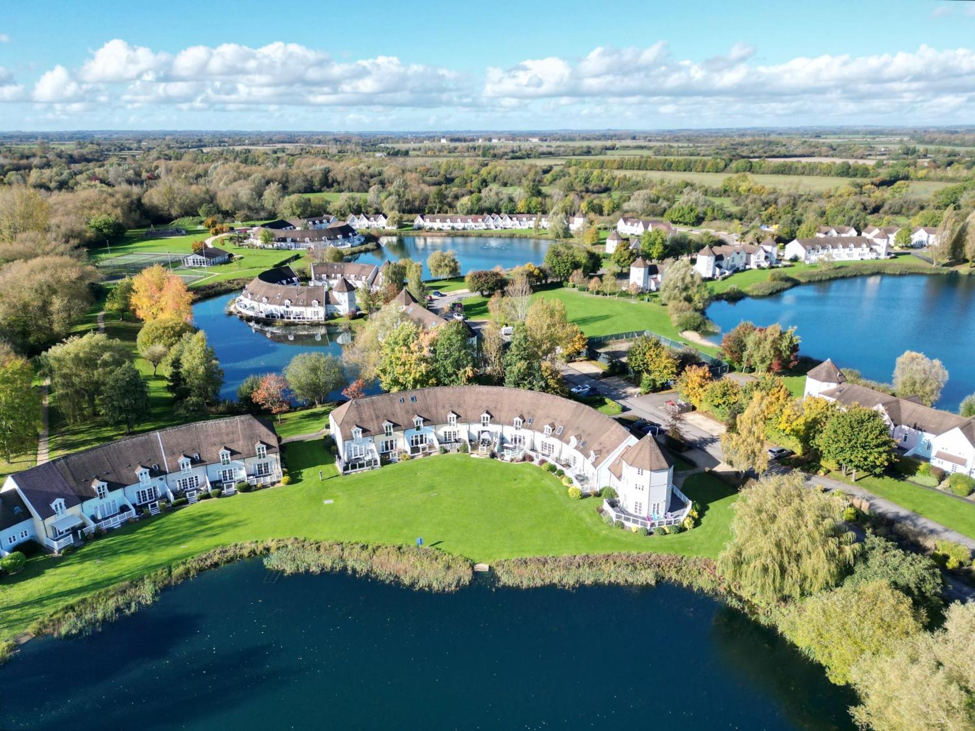 Luxury Kingfisher Lodge, Isis Lake, Within The Cotswold Waterpark Cirencester Exterior foto