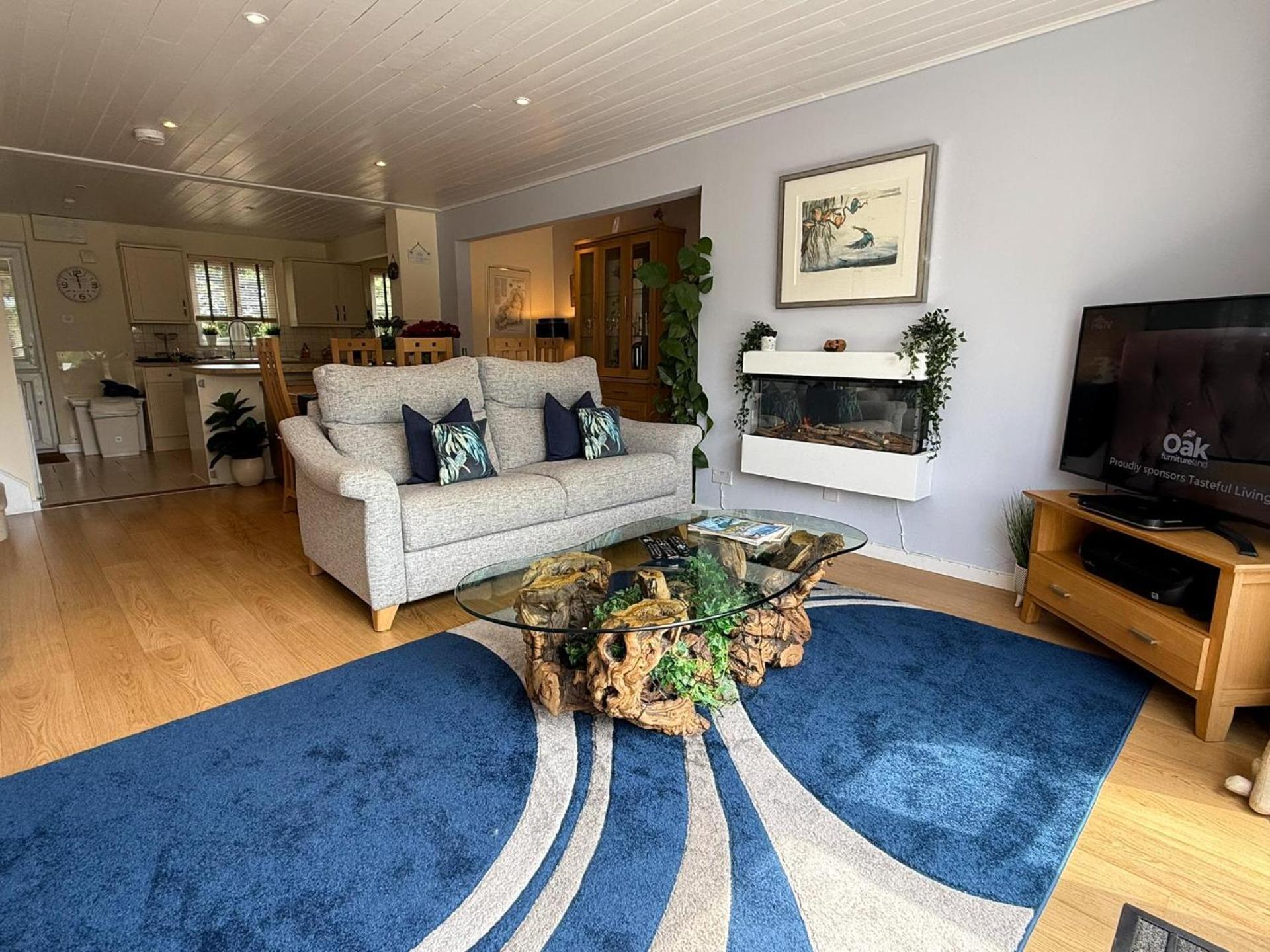 Luxury Kingfisher Lodge, Isis Lake, Within The Cotswold Waterpark Cirencester Exterior foto