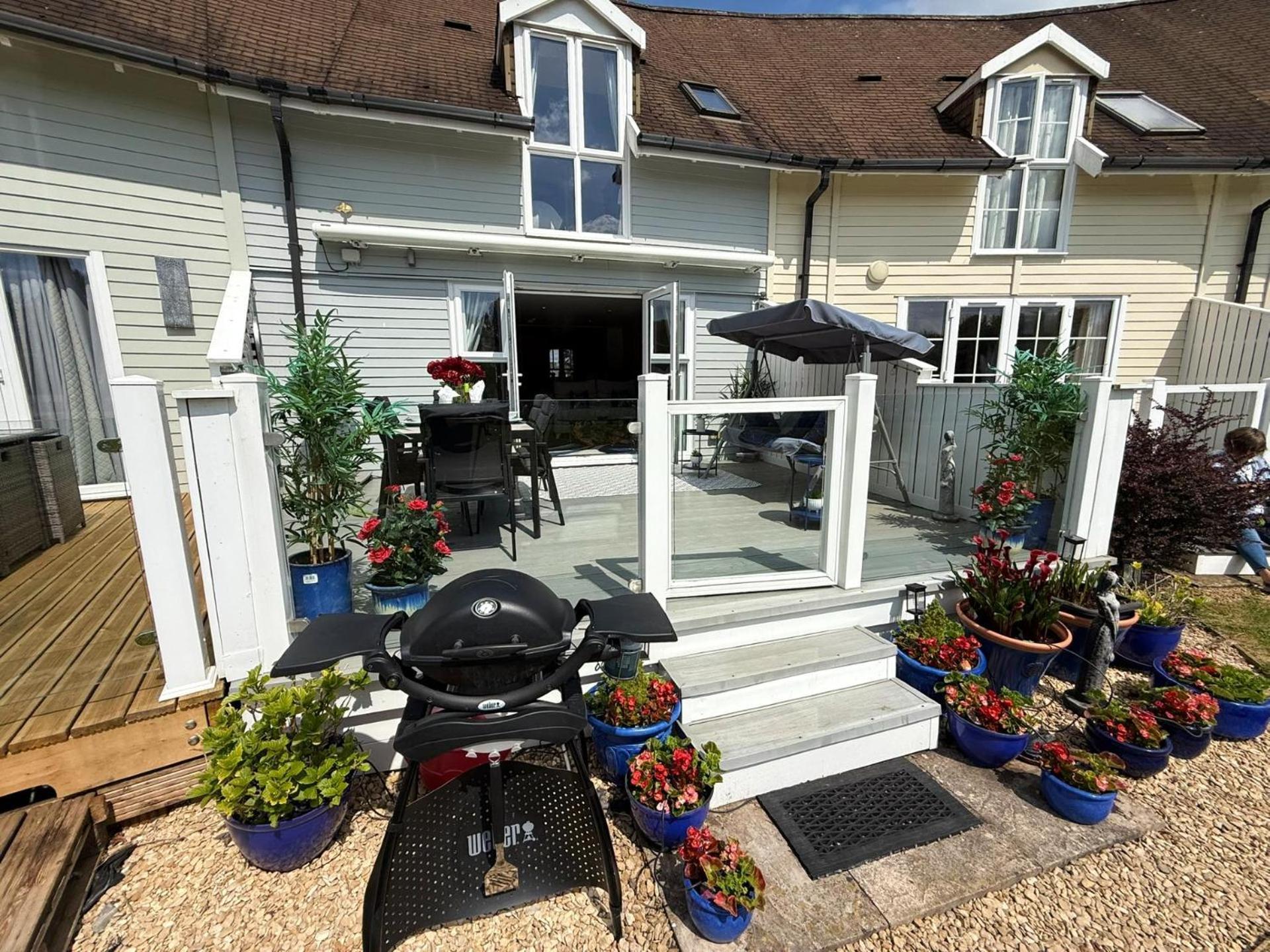Luxury Kingfisher Lodge, Isis Lake, Within The Cotswold Waterpark Cirencester Exterior foto